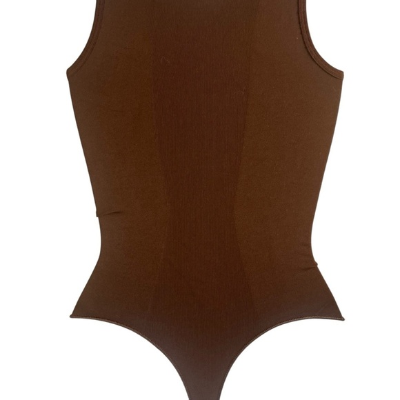 SKIMS Seamless Sculp Scoop Neck Thong Bodysuit in Cocoa - Picture 10 of 12
